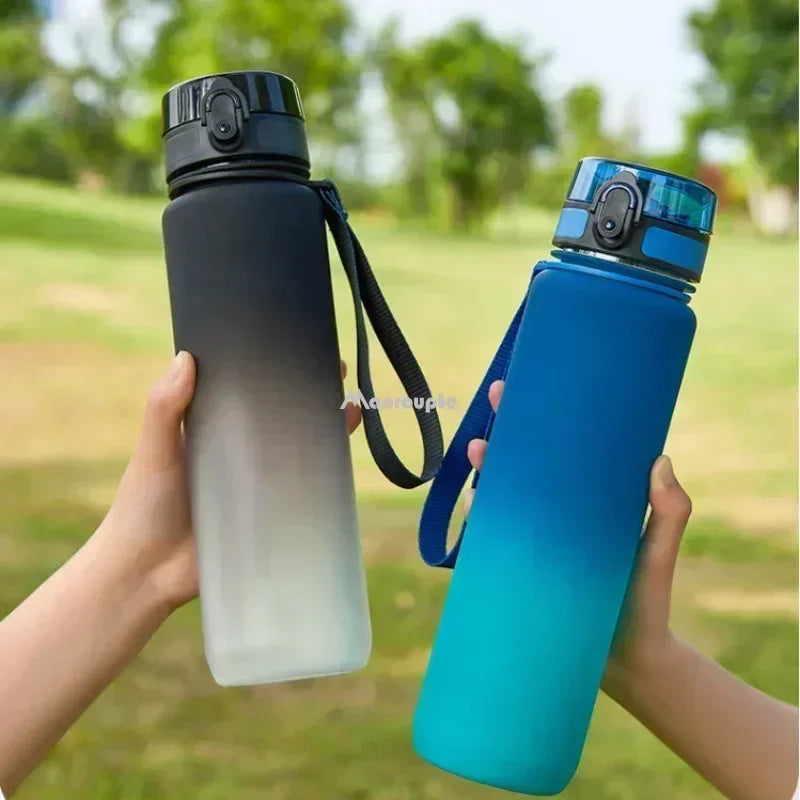 Dynamic Sports Water Bottle: Stay Hydrated on the Go with Style and Durability